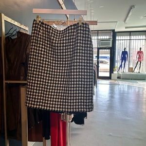 Herringbone short skirt waist size 40 skirt size 16